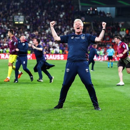 Former coach of Yarmolenko throws beer dance party after Conference League win: video captures incredible emotions